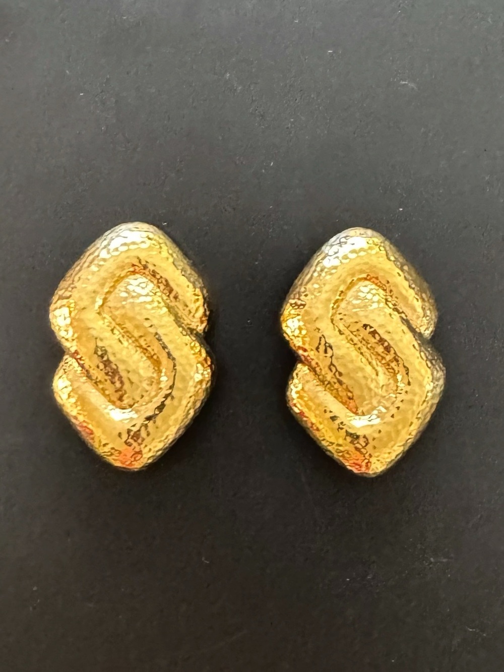 80s Vintage Hammered Gold Large Abstract S Shaped Drop Clip Statement Earrings